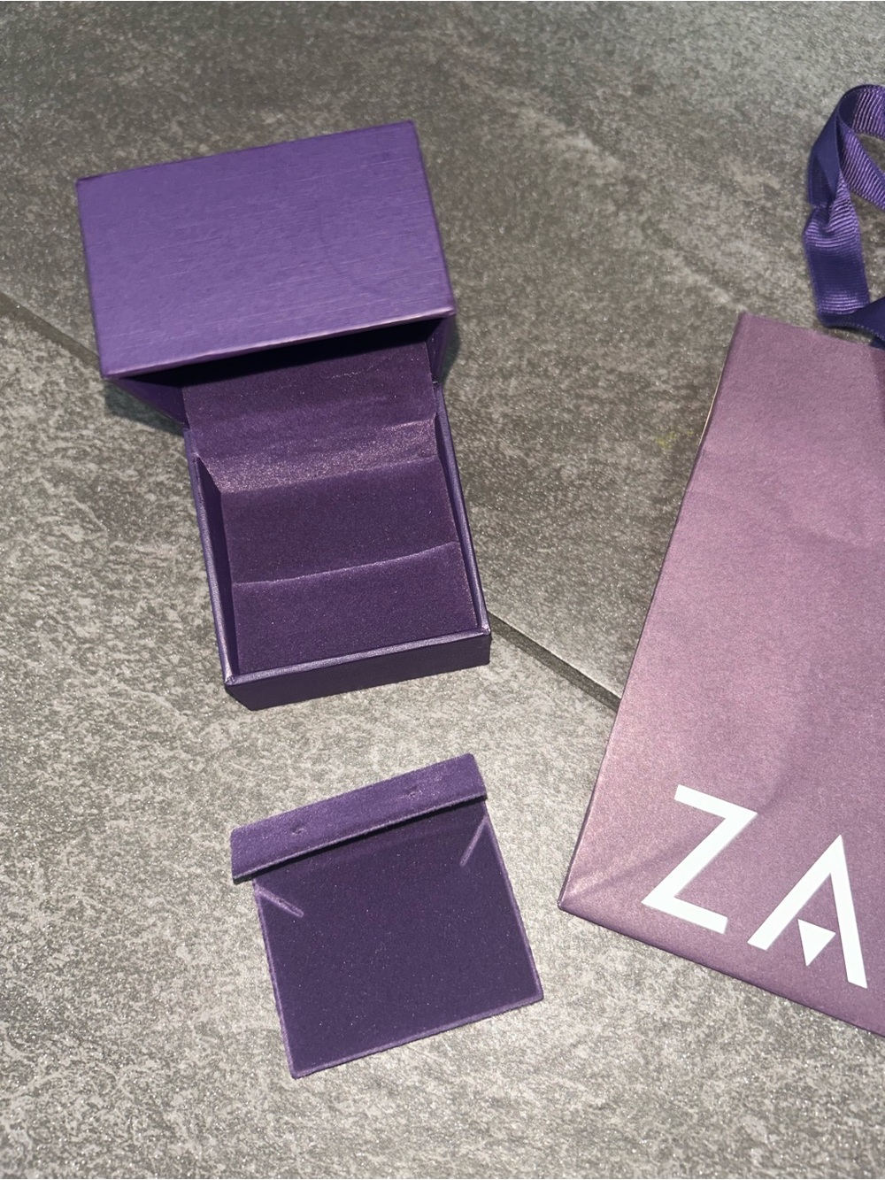 Zales Royal Purple Ring/Earring jewelry box with bag - Picture 3 of 6